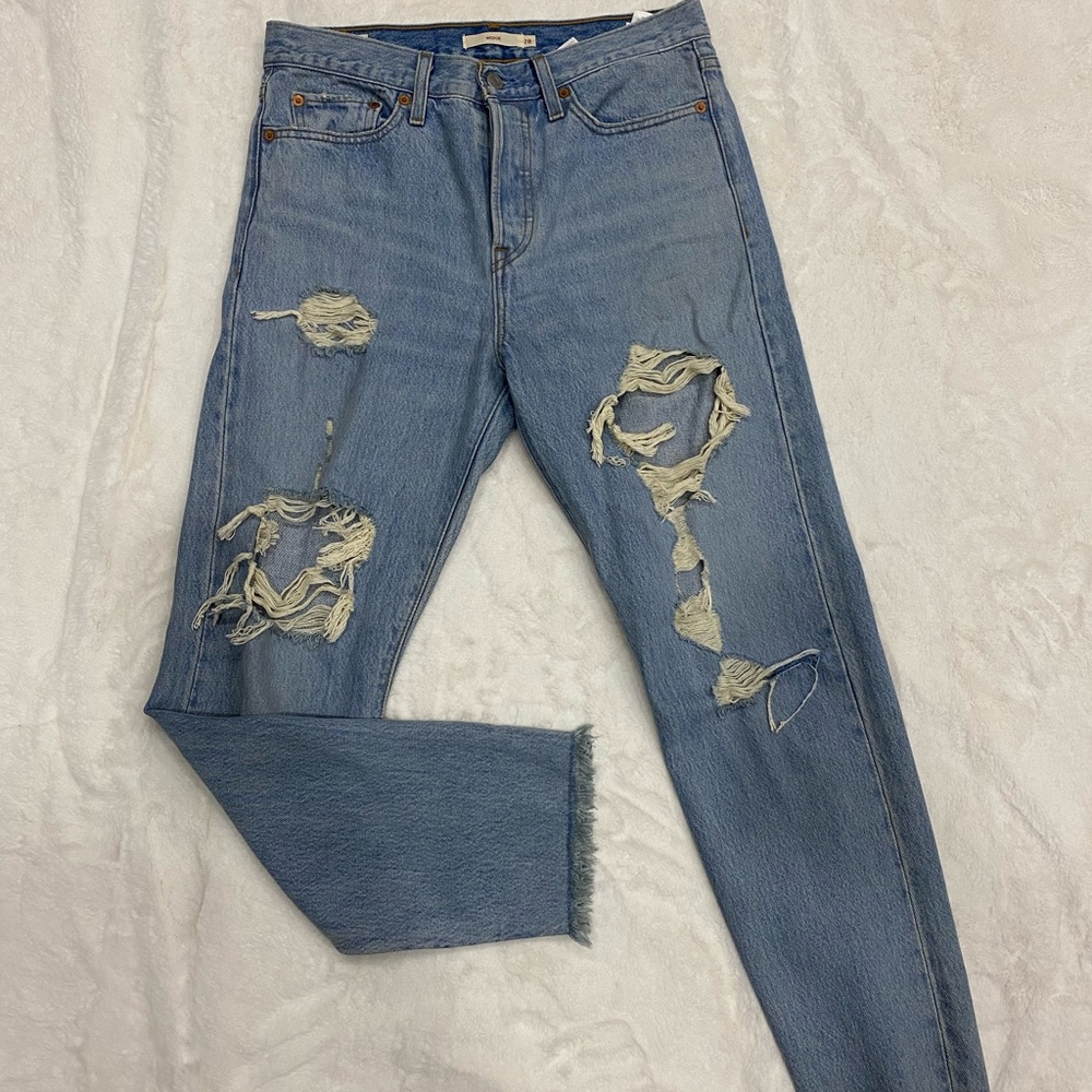 Levi's distresed womens wedgie jeans size 28